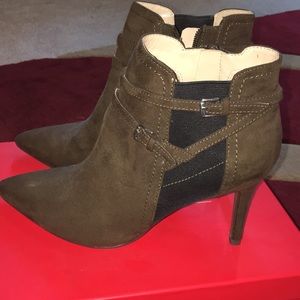 💫⭐️ Hunter Green 3 1/2” Ankle Boots⭐️💫